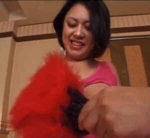 爆乳狂い 2　林マリア　くすぐりシーン